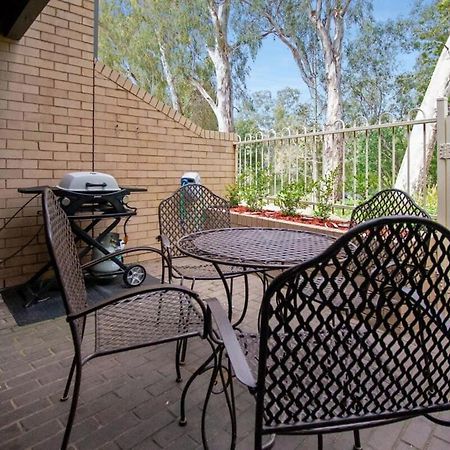 Appartement Luxury By The Lagoon - Water Views, 3 Mins To Cbd à Wagga Wagga Extérieur photo