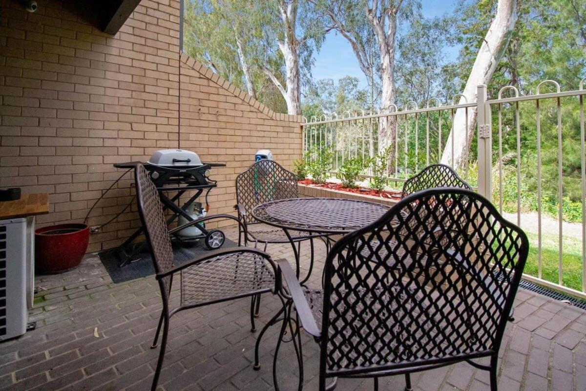 Appartement Luxury By The Lagoon - Water Views, 3 Mins To Cbd à Wagga Wagga Extérieur photo